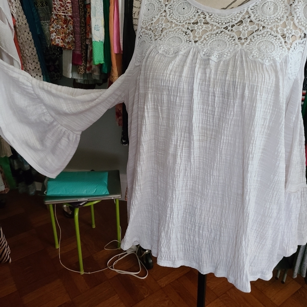 Beautiful white summer top, shoulderless - Picture 3 of 5